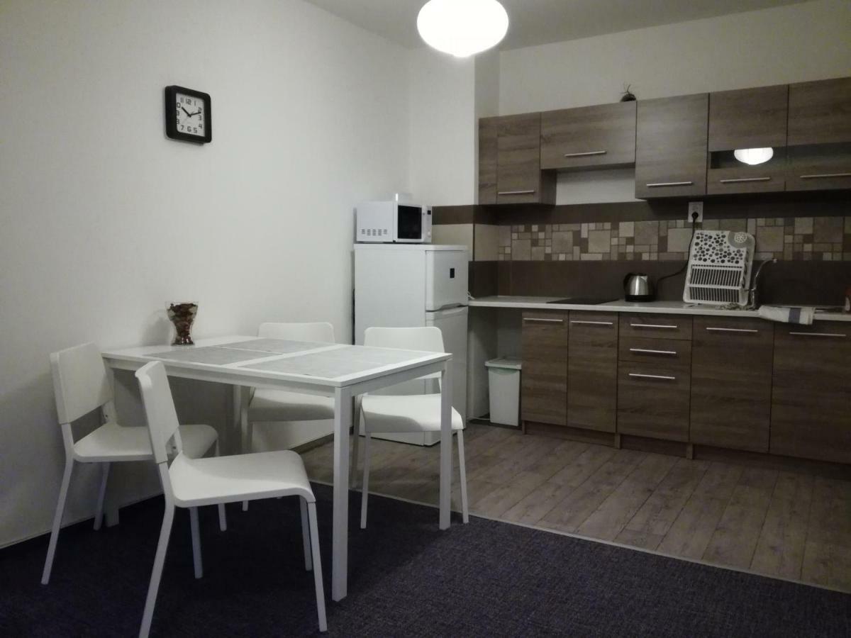Apartman Prefa Benesov nad Ploucnici Zewnętrze zdjęcie